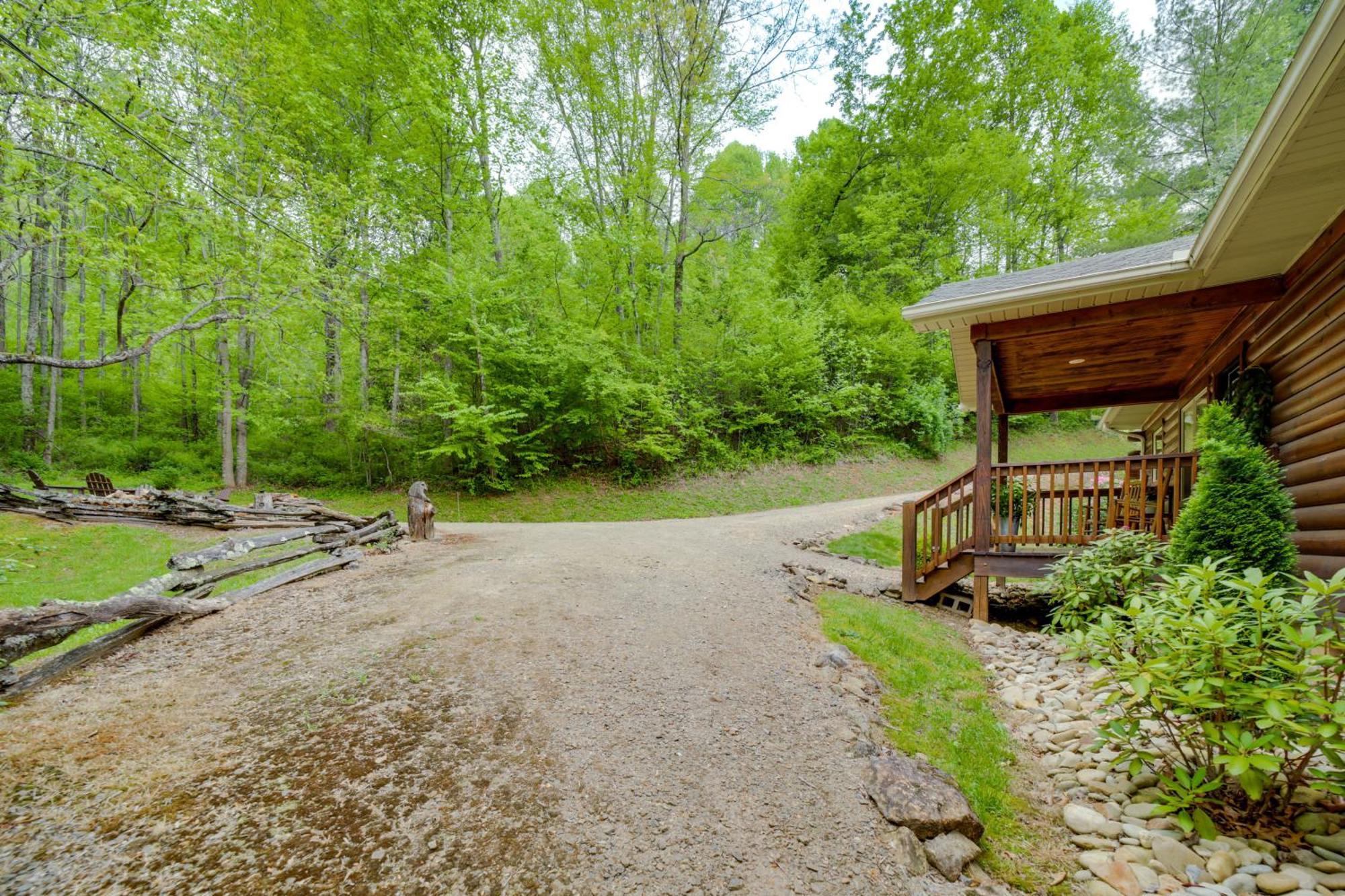 ウェインズビル Peaceful Smoky Mountain Cabin With Deck And Fire Pit!ヴィラ エクステリア 写真